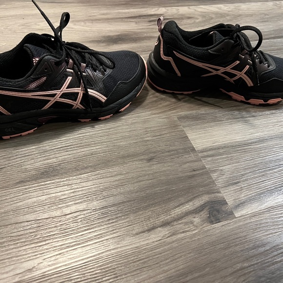 Black/Pink Asics - Picture 3 of 3